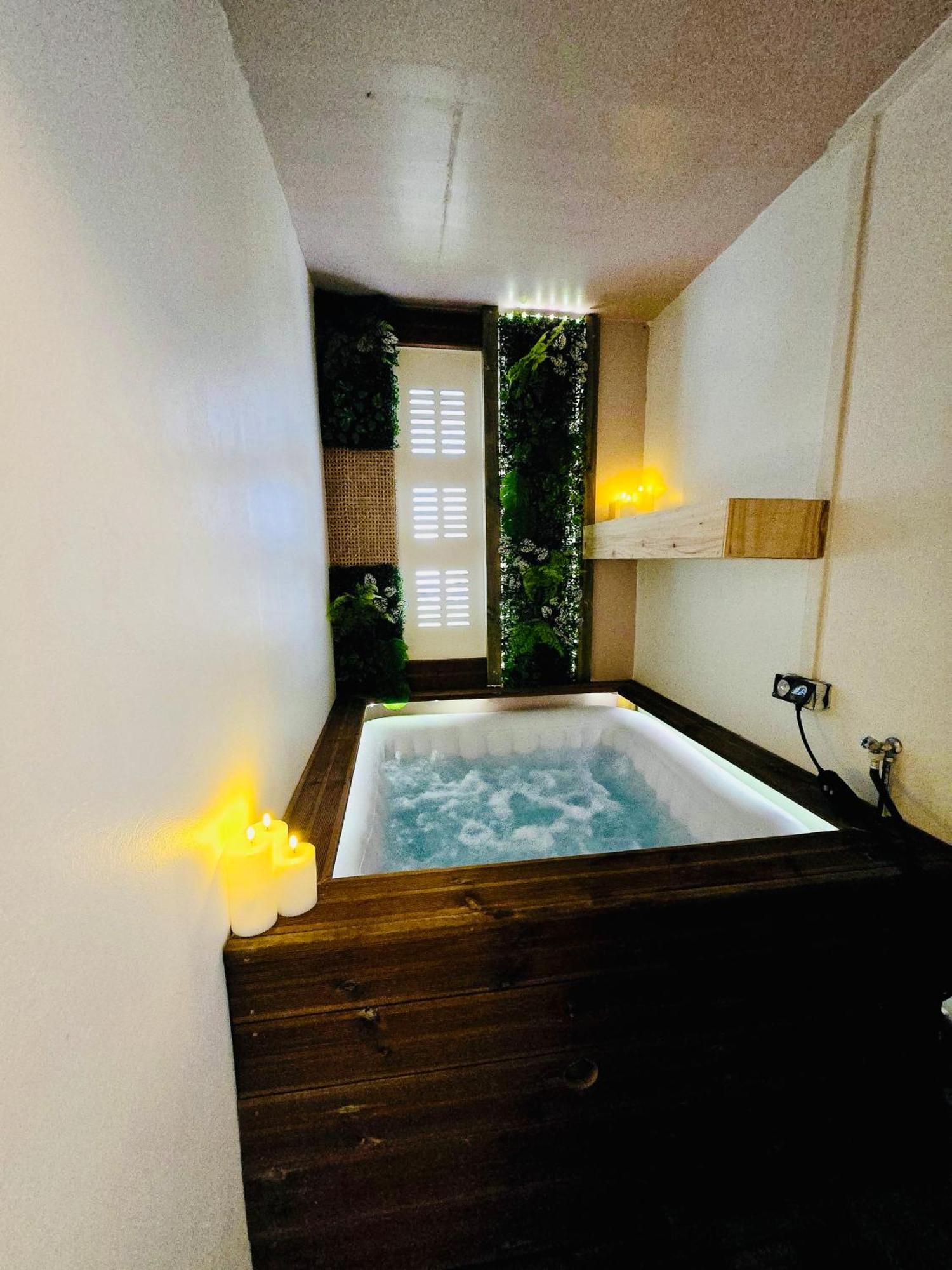 Fridhome Jacuzzi Parking Wifi Fibre 2Min Tram Bruges Room photo